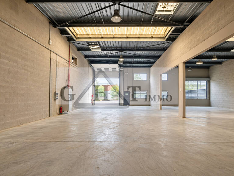 À LOUER LOCAL D’ACTIVITÉ ENTREPÔT 450 M² BRIE-COMTE-ROBERT — photo 1