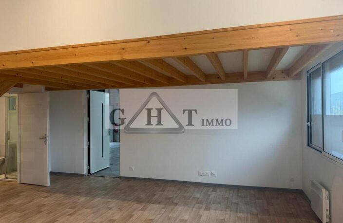ENTREPOT/ BUREAU A LOUER CREIL — photo 2