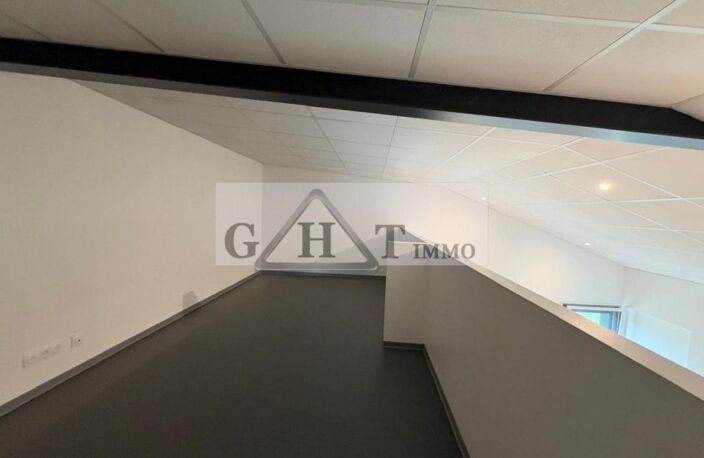 ENTREPOT/ BUREAU A LOUER CREIL — photo 3