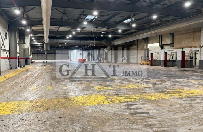 ENTREPÔT BUREAUX DE 7 663 M² À VENDRE À MEAUX — photo 2