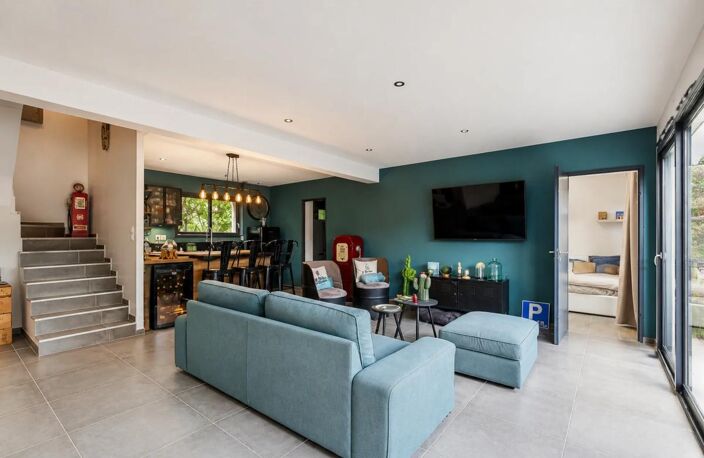Maison de 5 pièces de 118 m² à Saint-Étienne-du-Grès — photo 4