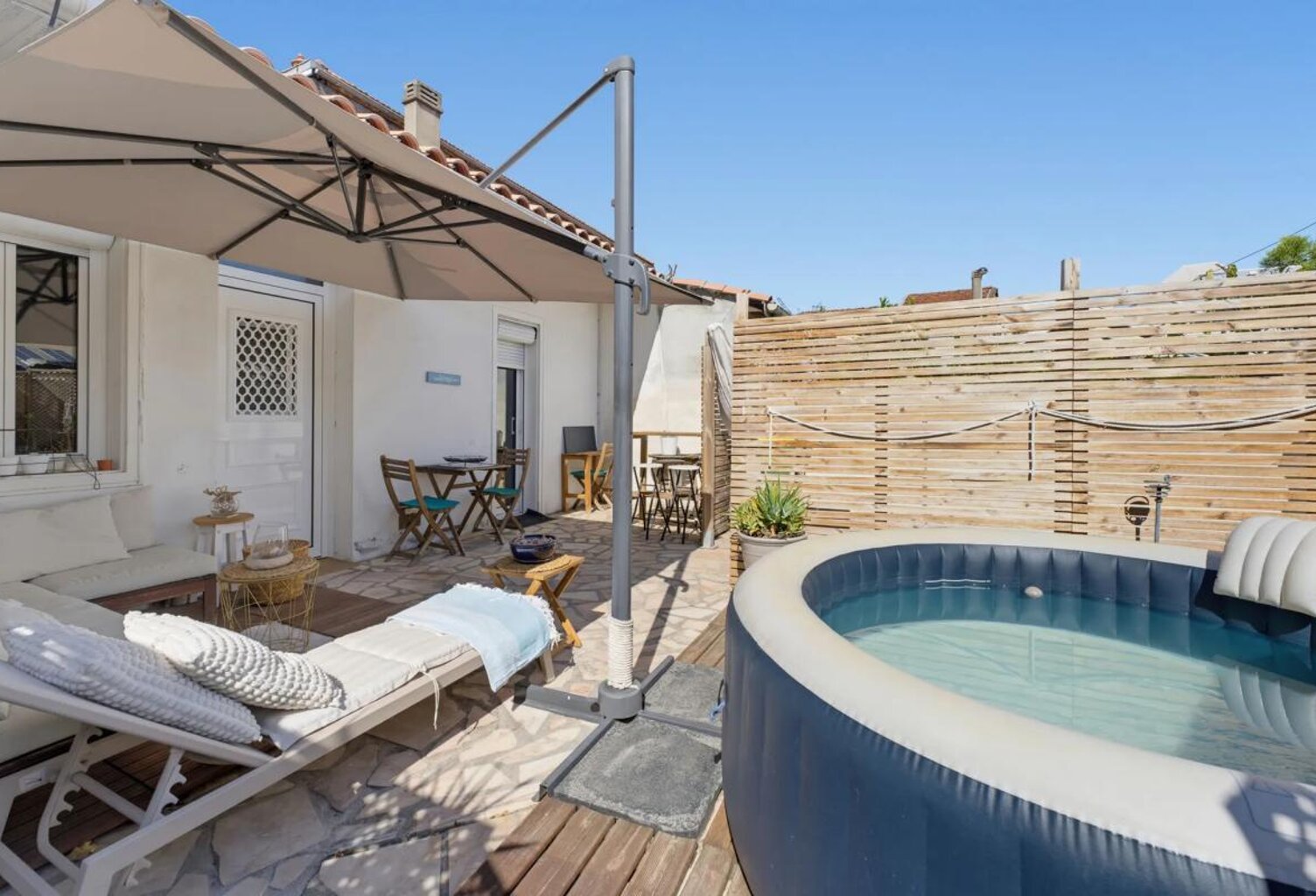Bastide – Maison de plain-pied rénovée avec jardin et stationnement privé — photo 1