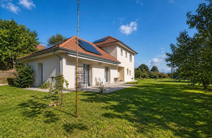 Belle maison familiale avec 4 chambres, grand garage et jardin arboré — photo 2