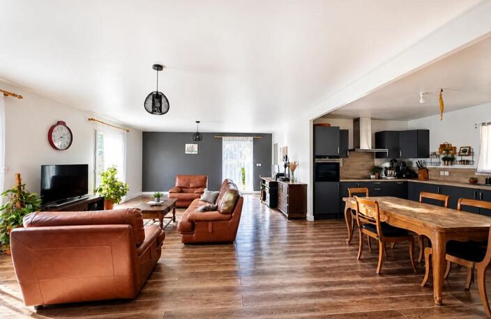 Belle maison familiale avec 4 chambres, grand garage et jardin arboré — photo 3