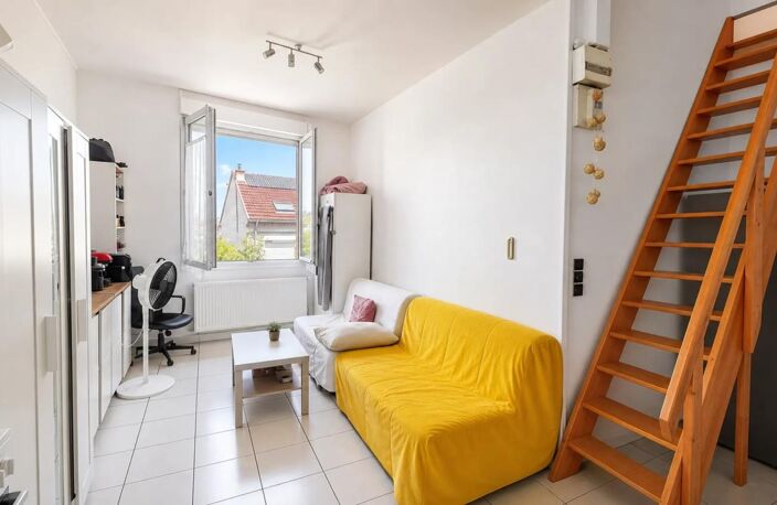 Duplex 2 pièces avec mezzanine loué 1 200 €/mois — photo 2
