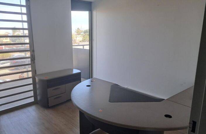 Bureau de 65.5m² + 10.5m² de terrasse — photo 3
