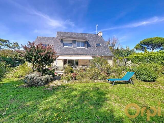 Maison familiale, 6 chambres, 2 de plain-pied et terrain constructible — photo du bien