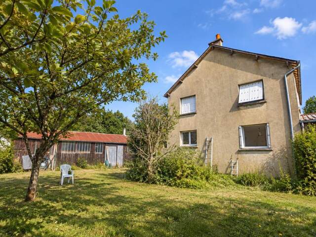 Une maison familiale, de l'espace et deux belles dépendances — photo du bien
