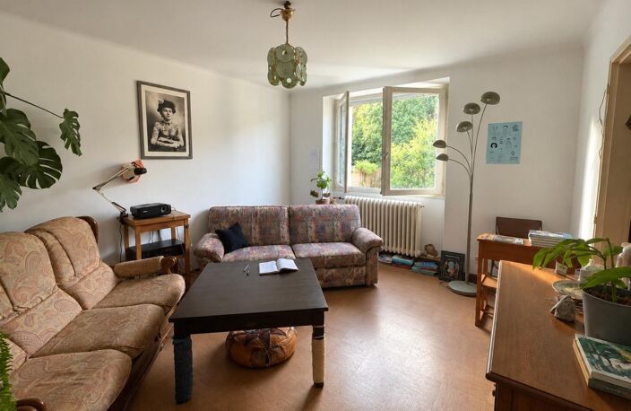 Une maison familiale, de l'espace et deux belles dépendances — photo 3