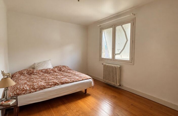 Une maison familiale, de l'espace et deux belles dépendances — photo 5
