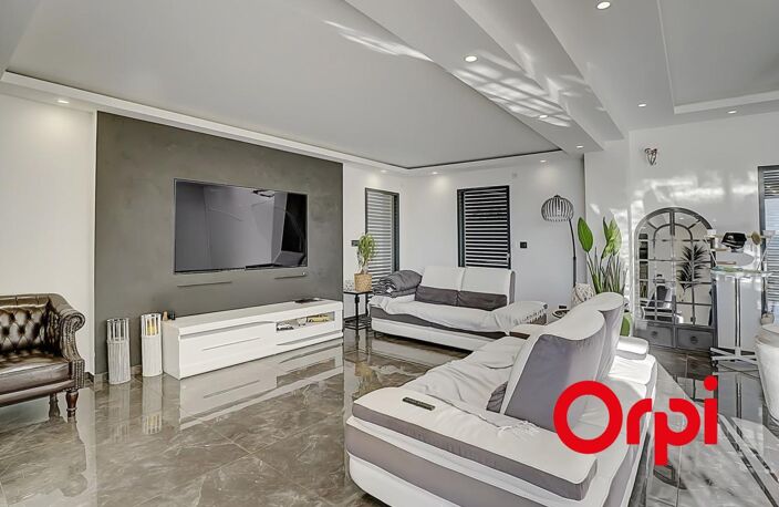 Architecture contemporaine et prestations haut de gamme sur 1 000 m² de terrain — photo 4