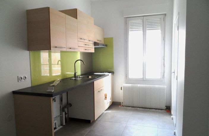 Appartement T2 - 46 m2 - Oullins proche métro — photo 2