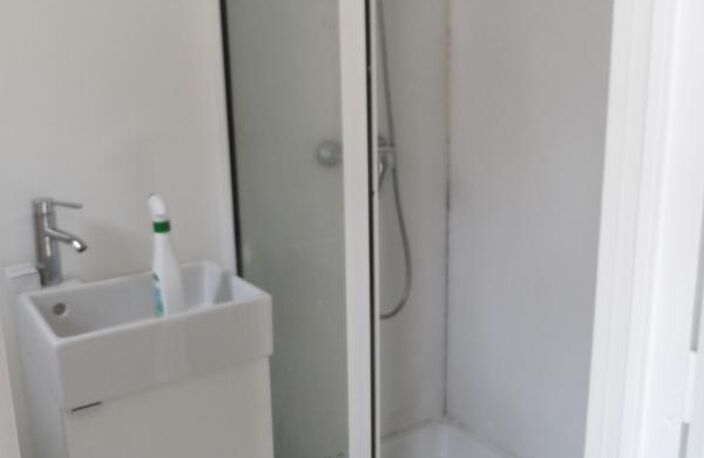 Appartement T2 - 46 m2 - Oullins proche métro — photo 4
