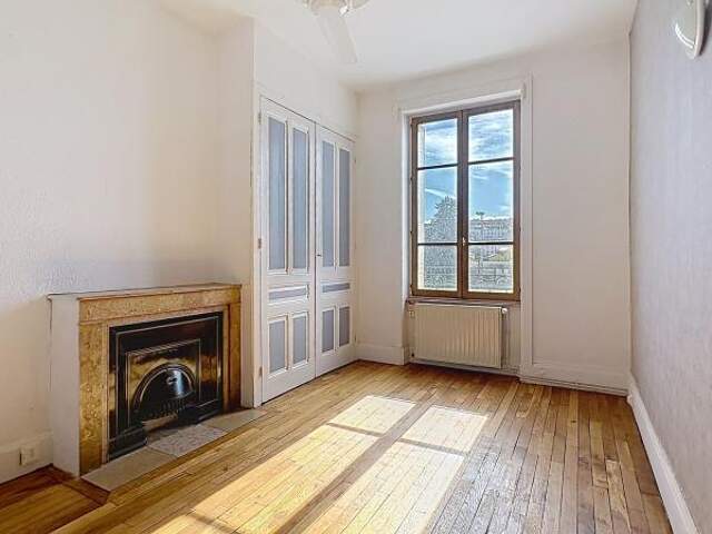 Appartement À Louer — photo du bien
