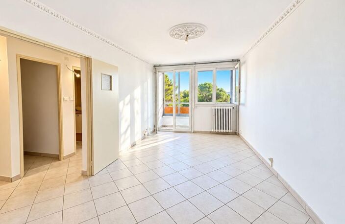 T3 avec ascenseur et vue étang, à rafraichir — photo 3