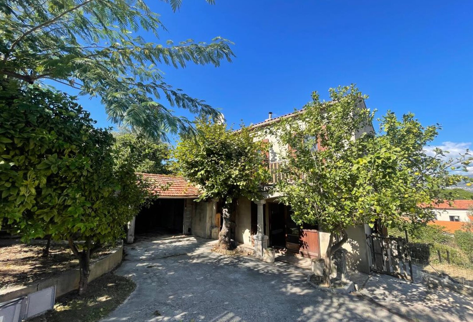 A VENDRE LA SEYNE SUR MER 83500 MAISON 5 PIECES A RENOVER 3 CHAMBRES JARDIN GARAGE — photo 1