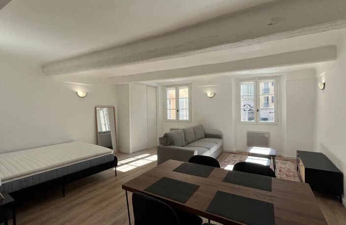 A LOUER - APPARTEMENT T2 MEUBLÉ - TOULON CENTRE VILLE — photo 2
