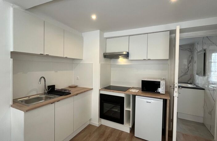 A LOUER - APPARTEMENT T2 MEUBLÉ - TOULON CENTRE VILLE — photo 3