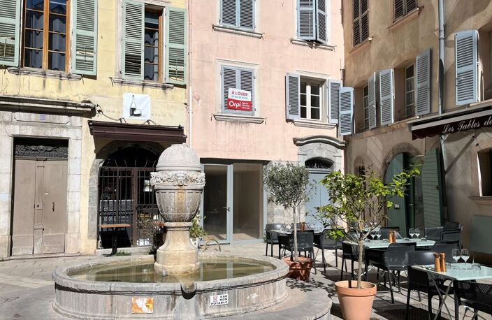 A LOUER - APPARTEMENT T2 MEUBLÉ - TOULON CENTRE VILLE — photo 4