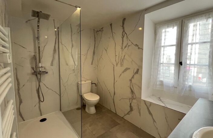 A LOUER - APPARTEMENT T2 MEUBLÉ - TOULON CENTRE VILLE — photo 5