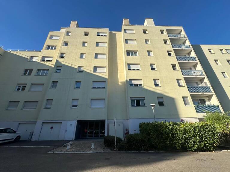 Appartement À Vendre — photo 1
