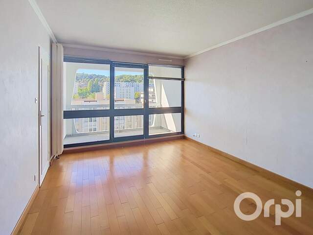 Appartement T3 avec balcon et parking en dernier étage ! — photo du bien
