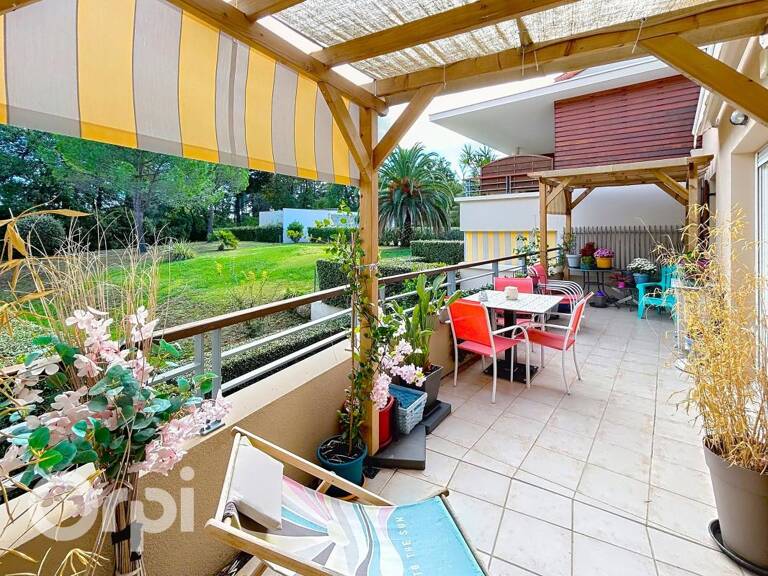 T3 avec grande terrasse, piscine, garage et stationnement — photo 1