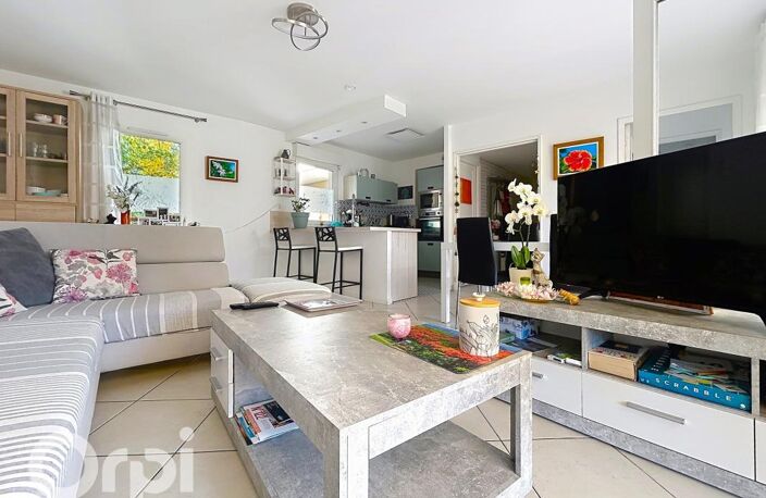 T3 avec grande terrasse, piscine, garage et stationnement — photo 4