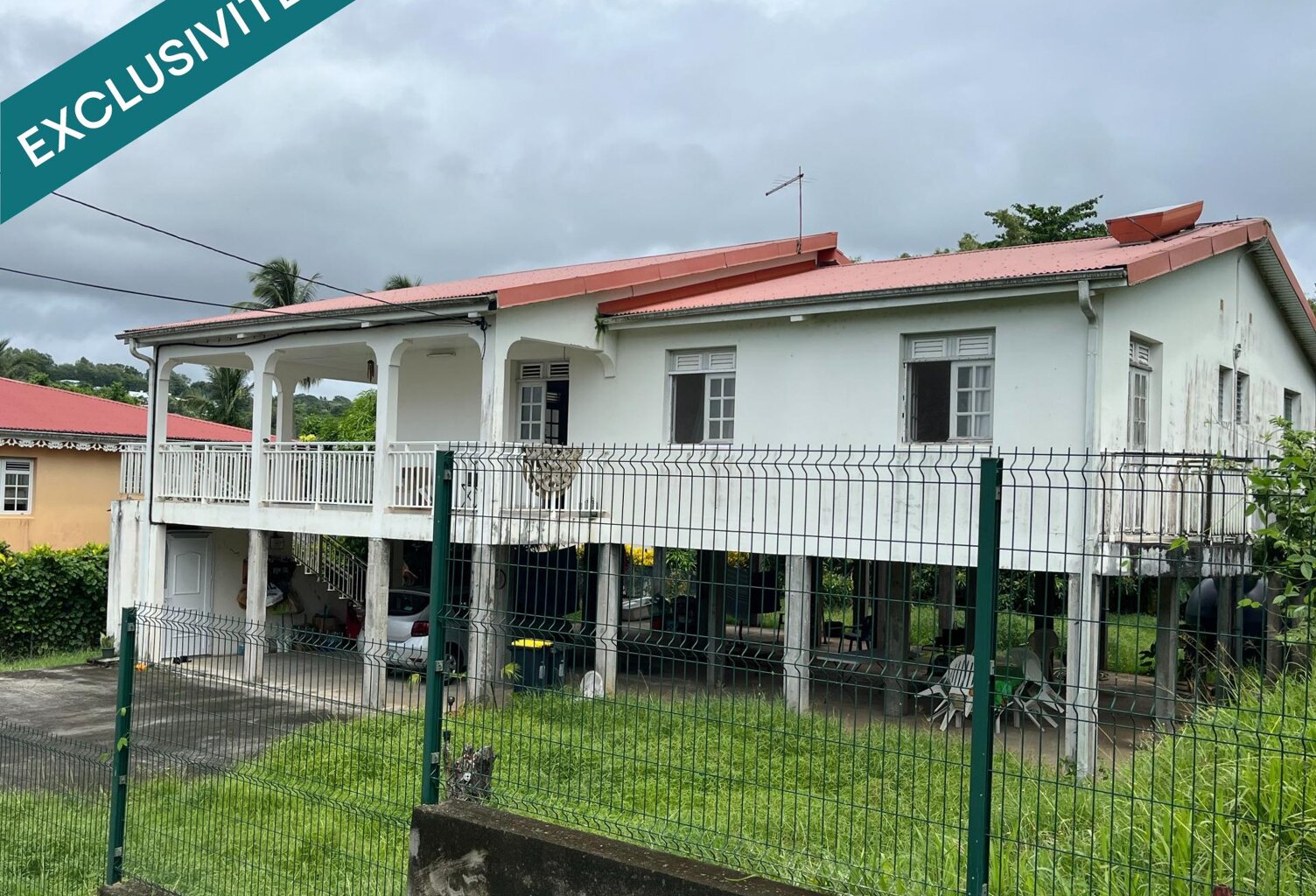Maison traditionnelle avec jardin et espaces extérieurs — photo 1