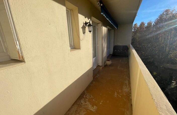 Toulon Est  ( 83000 ) Appartement À Vendre type 3 loué - 52m² - ascenseur et parking collectif — photo 2