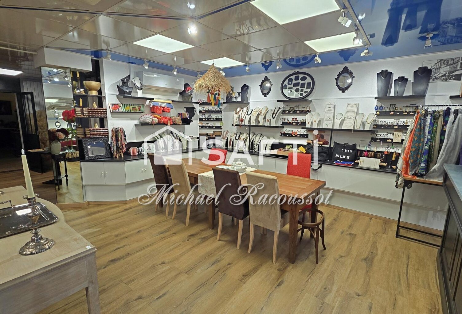 MONTCEAU-LES-MINES  CENTRE-VILLE  MURS COMMERCIAUX ET APPARTEMENT T3 — photo 1