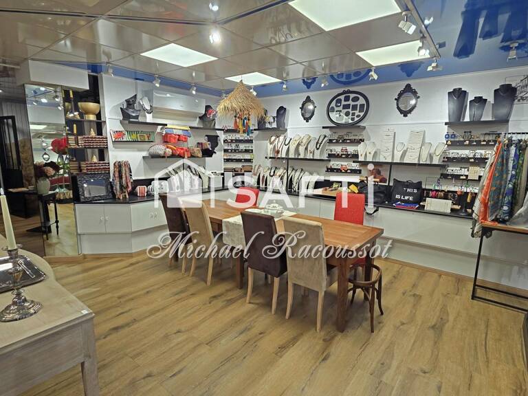 MONTCEAU-LES-MINES  CENTRE-VILLE  MURS COMMERCIAUX ET APPARTEMENT T3 — photo 1