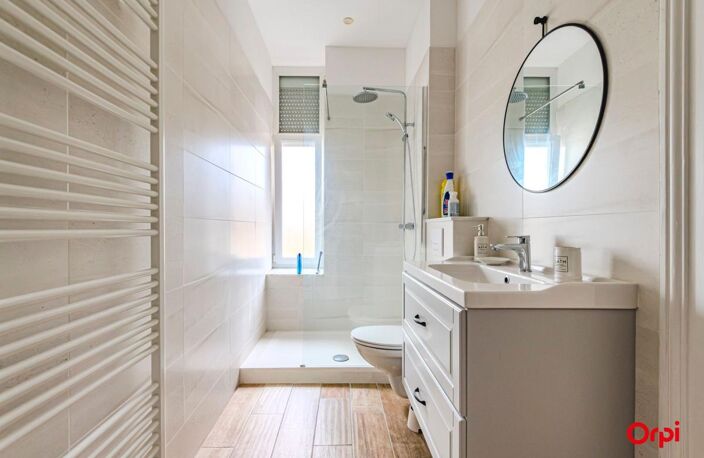 T2 44 m² rénové – Secteur Coutures – Aucun travaux – Faibles charges — photo 4