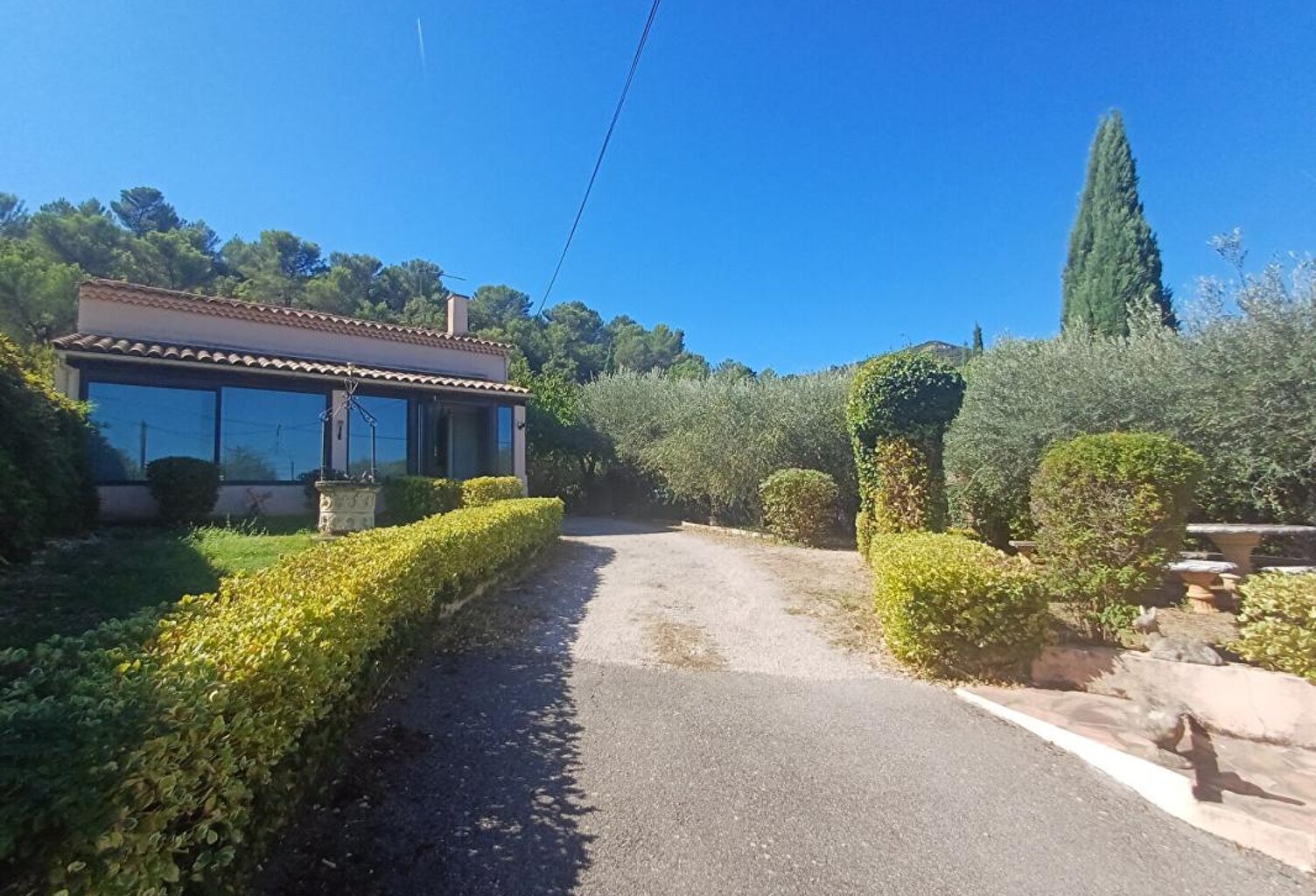 ROUGIERS VILLA T3 sur 1537 m² de terrain — photo 1