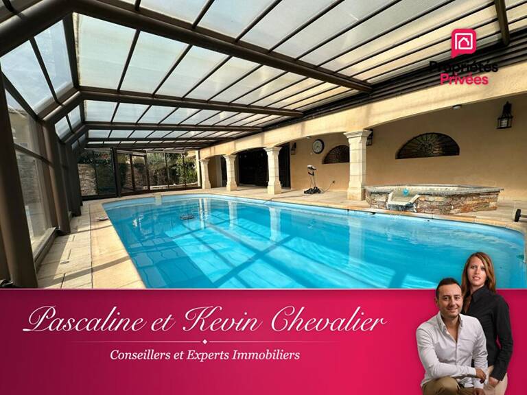 Miramas - Maison familiale de plus de 300 m² avec piscine couverte, T3 indépendant et grand garage — photo 1
