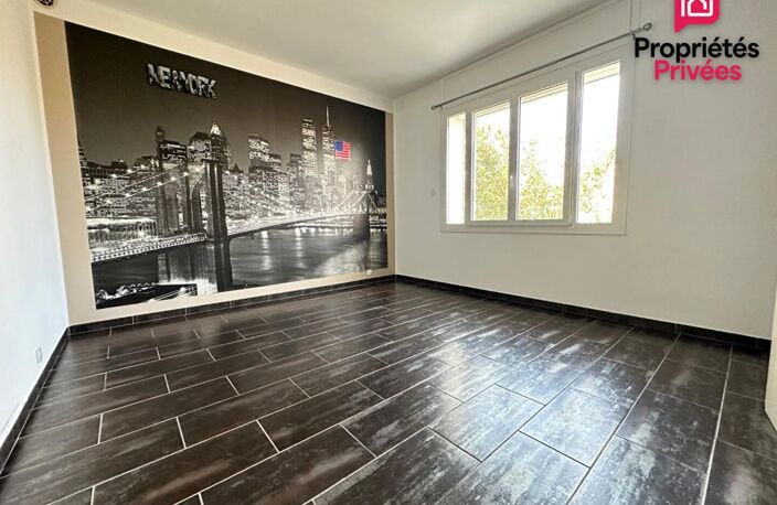 Miramas - Maison familiale de plus de 300 m² avec piscine couverte, T3 indépendant et grand garage — photo 5