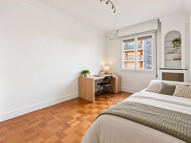Appartement de 105m2 à Courbevoie Bécon - Balcon, box et cave — photo 1