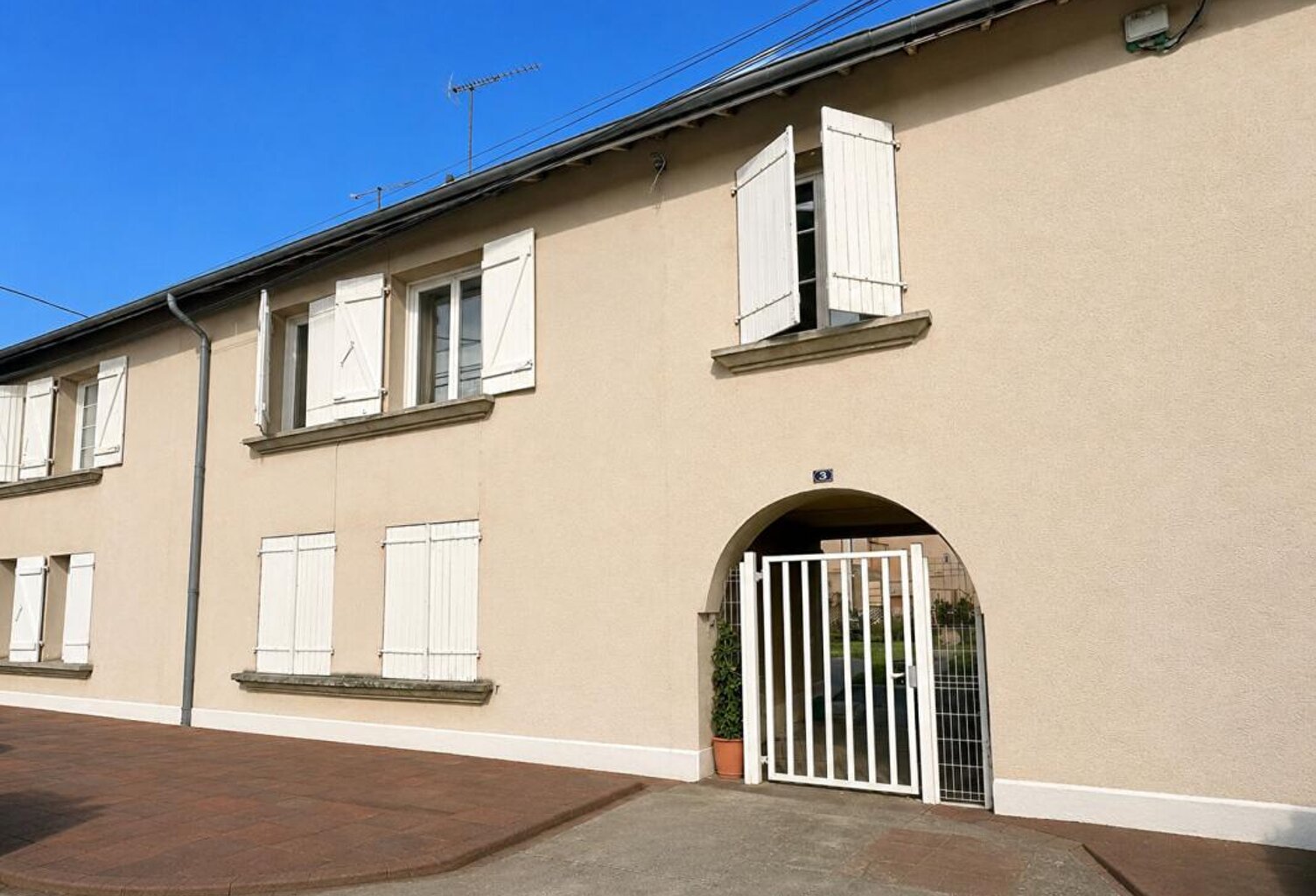 Châteauroux T4 avec jardin & véranda en coeur de ville, Fort potentiel ! — photo 1