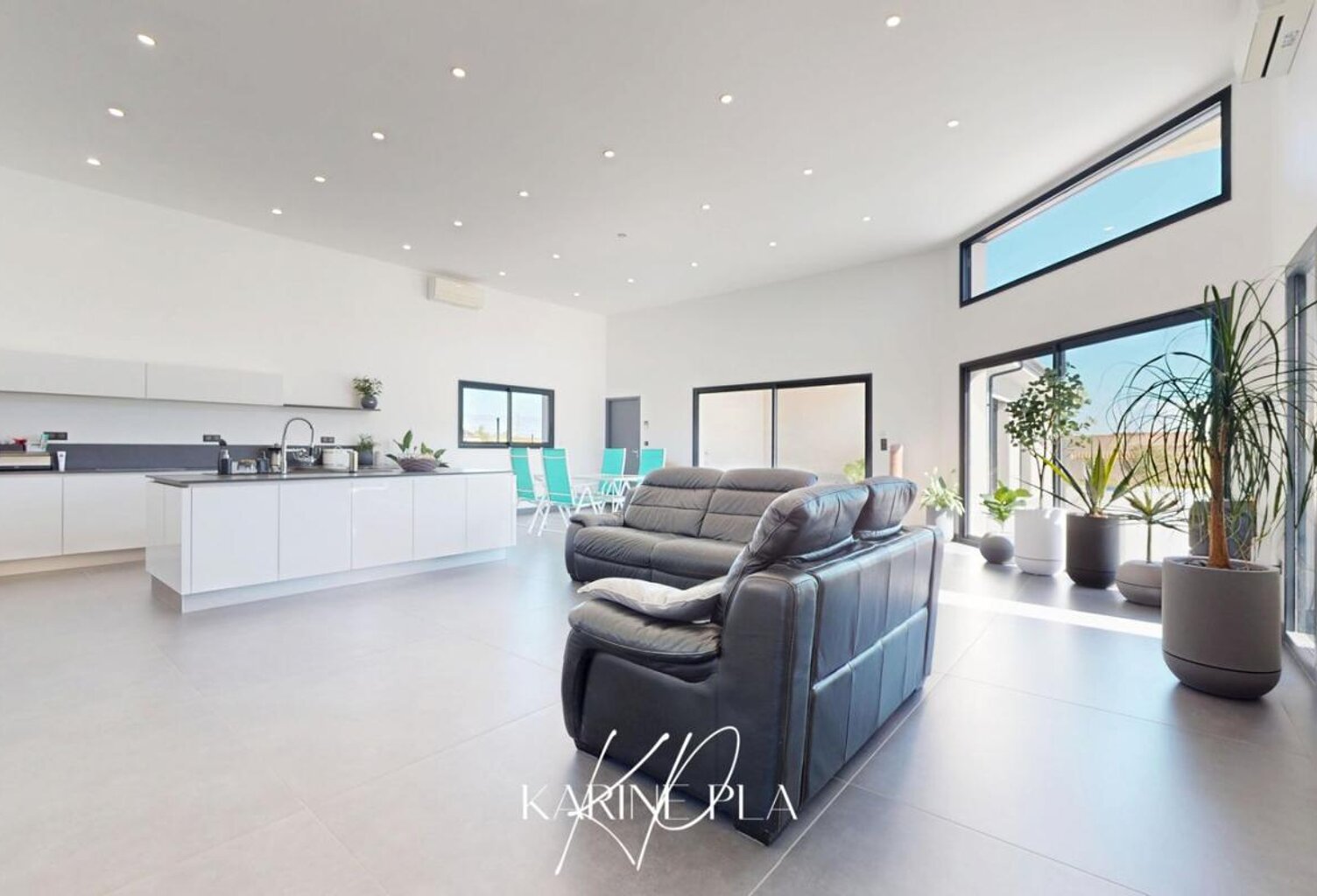 VILLA DE PLAIN-PIED 195 M² AVEC PISCINE, GARAGE ET TERRAIN DE 2 100 M² À CAMPLONG-D'AUDE — photo 1