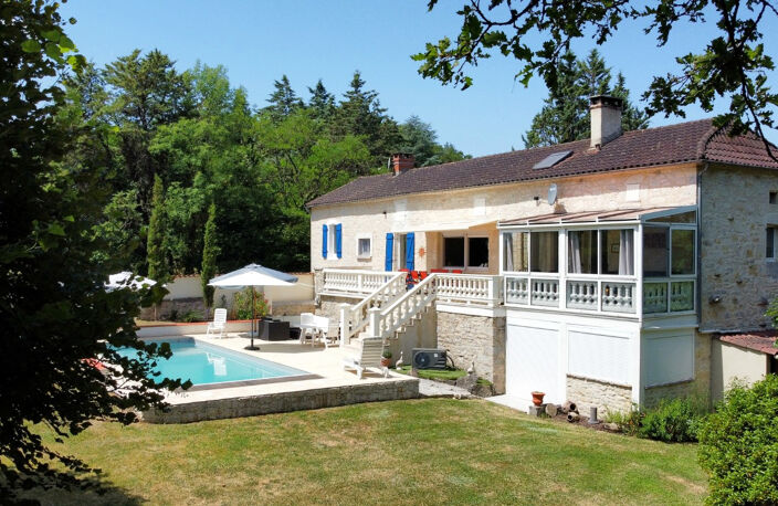 Maison en pierre rénovée 230 m² - 6 chambres - piscine - terrain 5 000 m² à 10 min de Cahors — photo 2