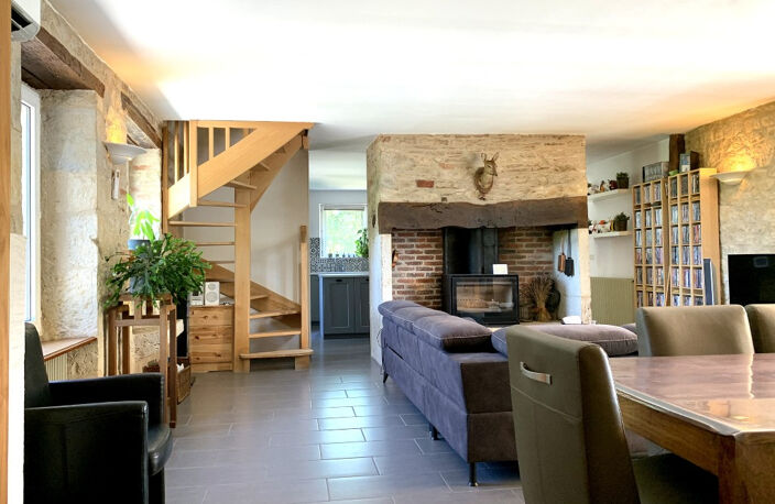 Maison en pierre rénovée 230 m² - 6 chambres - piscine - terrain 5 000 m² à 10 min de Cahors — photo 4