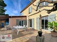 TRANS-EN-PROVENCE - MAISON FAMILIALE DE 200 M² AVEC 3 GARAGES, TERRAIN PISCINABLE ET BEAU POTENTIEL — photo 2
