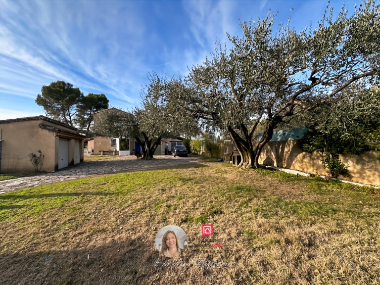 TRANS-EN-PROVENCE - MAISON FAMILIALE DE 200 M² AVEC 3 GARAGES, TERRAIN PISCINABLE ET BEAU POTENTIEL — photo 1