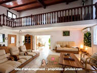 TRANS-EN-PROVENCE - MAISON FAMILIALE DE 200 M² AVEC 3 GARAGES, TERRAIN PISCINABLE ET BEAU POTENTIEL — photo 2
