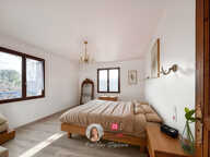 TRANS-EN-PROVENCE - MAISON FAMILIALE DE 200 M² AVEC 3 GARAGES, TERRAIN PISCINABLE ET BEAU POTENTIEL — photo 4