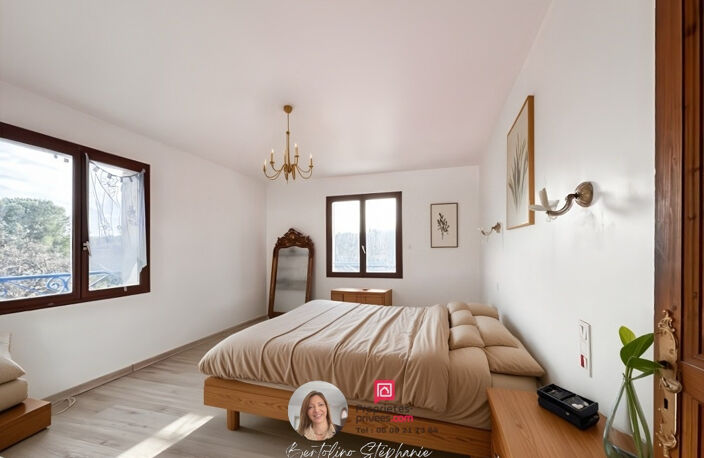 TRANS-EN-PROVENCE - MAISON FAMILIALE DE 200 M² AVEC 3 GARAGES, TERRAIN PISCINABLE ET BEAU POTENTIEL — photo 4