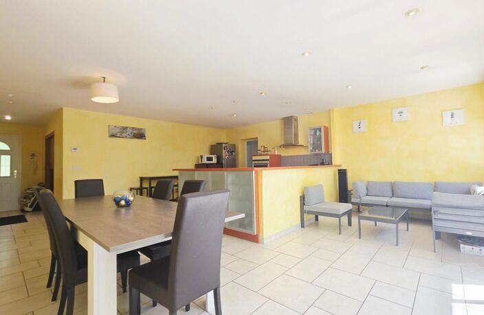 BOURGES MAISON PLAIN PIED DE 166 M² 5 CHAMBRES PISCINE GARAGE — photo 3