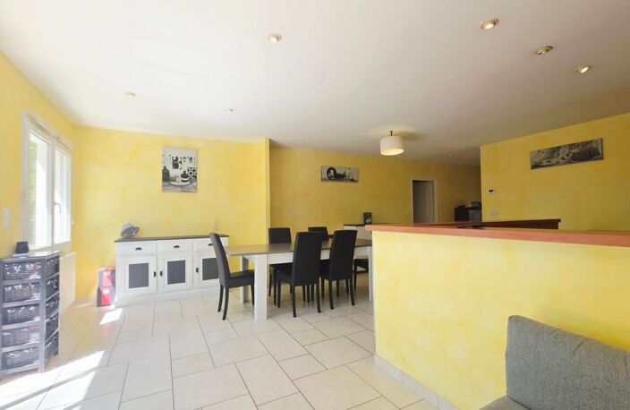 BOURGES MAISON PLAIN PIED DE 166 M² 5 CHAMBRES PISCINE GARAGE — photo 4