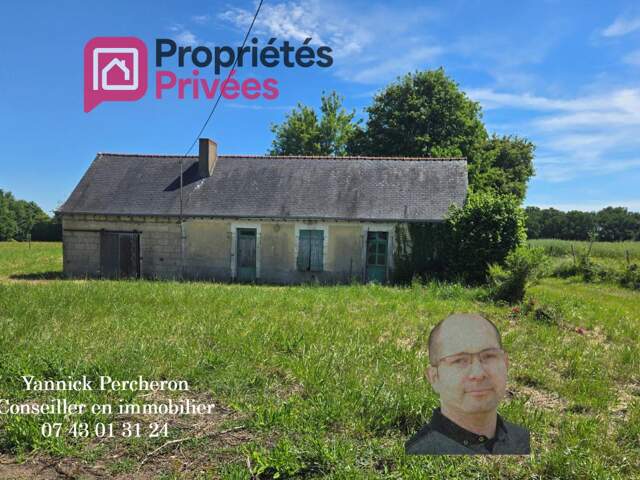 bâtisse en pierre ancienne à réhabiliter sur 4 000 m² de terrain — photo du bien