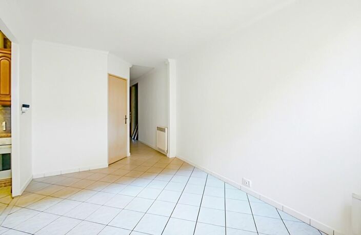 À VENDRE MAISON INDIVIDUELLE AVEC JARDIN, VÉRANDA ET GARAGE À TREMBLAY-EN-FRANCE — photo 3